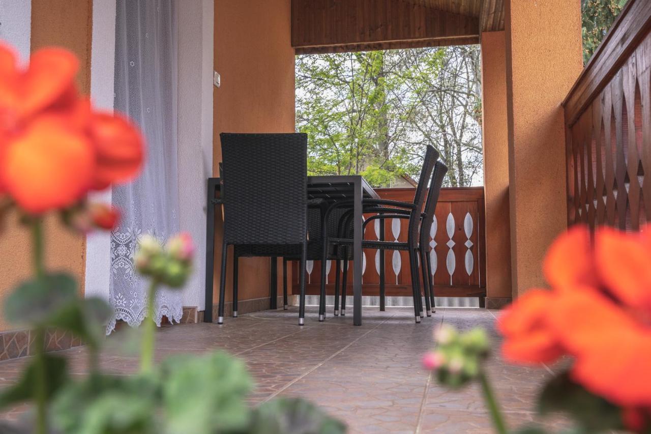 ホテル Olajos Apartman Berekfürdő エクステリア 写真