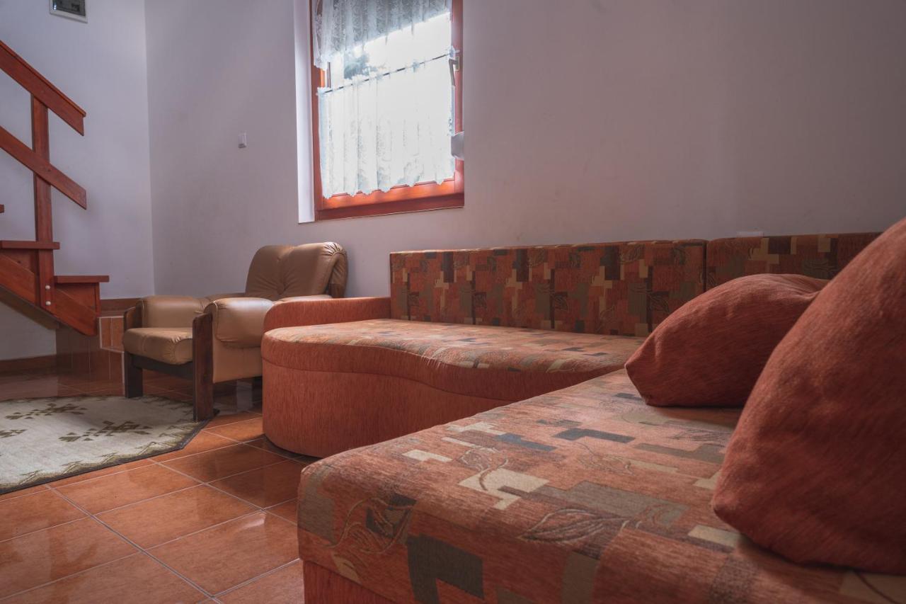 ホテル Olajos Apartman Berekfürdő エクステリア 写真
